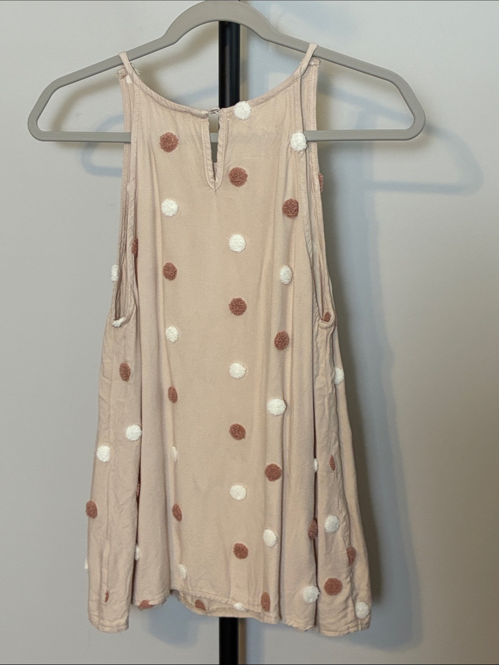 MINE Cream Top with White and Tan 3D Textured Polka Dots Sleeveless Small - Picture 4 of 7